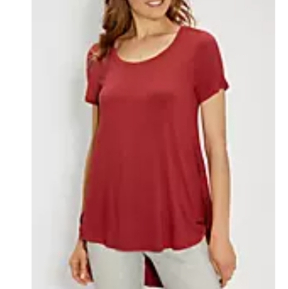 Maurices 24/7 tee high low hem short sleeve scoop neck crimson red maroon S